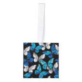 青い蝶モルフォとダークシームレスパターン キューブオーナメント (正面)