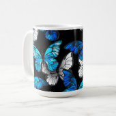 青い蝶モルフォとダークシームレスパターン コーヒーマグカップ (正面左)