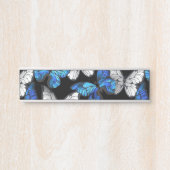 青い蝶モルフォとダークシームレスパターン サインプレート (正面)