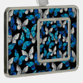 青い蝶モルフォとダークシームレスパターン シルバープレートフレームオーナメント (右)