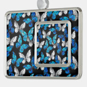 青い蝶モルフォとダークシームレスパターン シルバープレートフレームオーナメント (左)