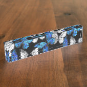 青い蝶モルフォとダークシームレスパターン デスクネームプレート (側面)