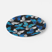 青い蝶モルフォとダークシームレスパターン ペーパープレート (アングル)