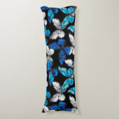 青い蝶モルフォとダークシームレスパターン ボディピロー (正面縦)