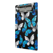 青い蝶モルフォとダークシームレスパターン ミニクリップボード (アングル2)