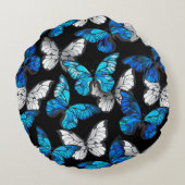 青い蝶モルフォとダークシームレスパターン ラウンドクッション (裏面)