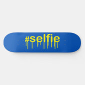 青い装飾のハッシュタグSelfie Drooling スケートボード (横)
