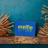 青い装飾のハッシュタグSelfie Drooling フォトプラーク (側面)