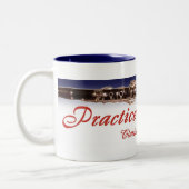 青い裏地で練習と希望 ツートーンマグカップ (左)