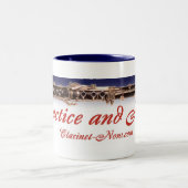 青い裏地で練習と希望 ツートーンマグカップ (中央)