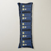 青い警察のパブリックコールボックス – UKタイムトラベル1 ボディピロー (正面縦)