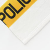 青い警察車と名前をカスタムするオフィサーバッジ フリースブランケット (角)