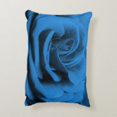 青い赤いバラのクローズアップ、マクロの美しさ。 アクセントクッション (裏面(縦))