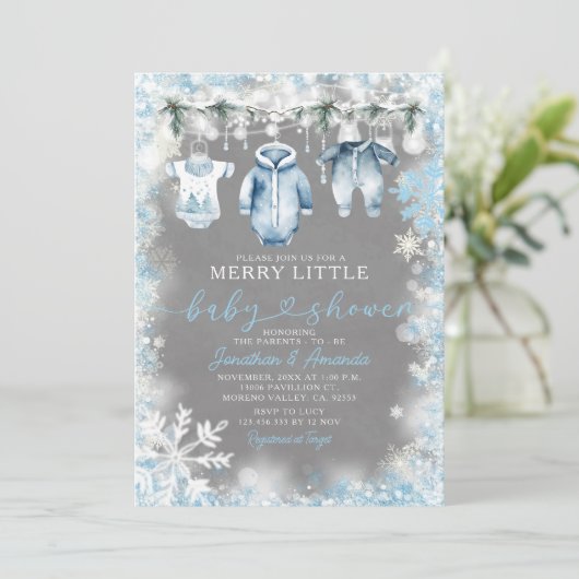 青い赤ちゃん服ホワイトスノーフレーク赤ちゃんシャワー 招待状 (スタンド正面)