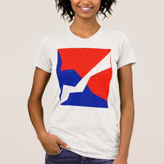 青い赤の白いフラグの色 Tシャツ (正面)