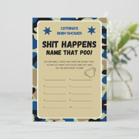 青い迷彩柄ベビーシャワー – 編集可能な名前、5x7 Invitat 招待状 (スタンド正面)