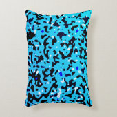 青い迷彩柄抽象芸術パターン アクセントクッション (正面(垂直))