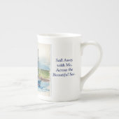 青い遠くに帆船の骨中国マグで帆走 ボーンチャイナマグカップ (右)