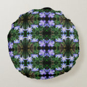 青い野生のチコリの花のパターン ラウンドクッション (裏面)