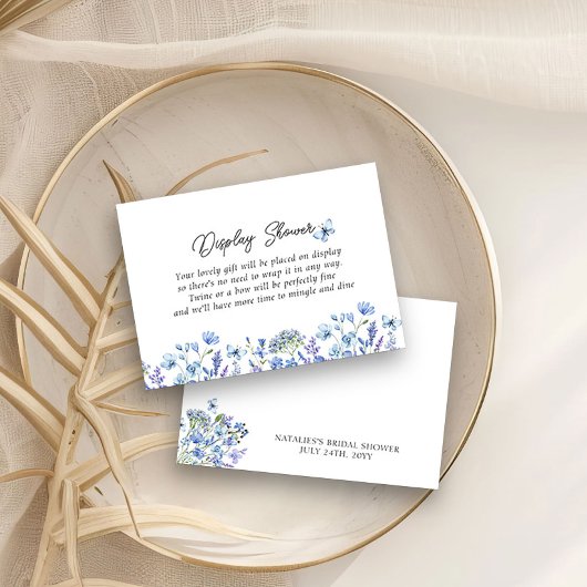 青い野生の花の繊細な花のディスプレイシャワー エンクロージャーカード