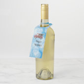 青い雪の上の赤いヴィンテージトラック ボトルネックタグ (アングル)