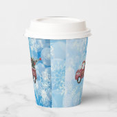 青い雪の上の赤いヴィンテージトラック 紙コップ (左)