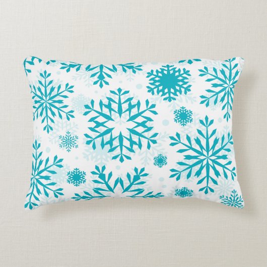 青い雪の結晶の模様 アクセントクッション (正面)