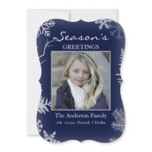 青い雪の結晶の素朴な木のホリデーシーズン