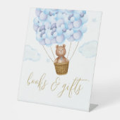 青い風船のクマの本とギフト 赤ちゃんのシャワーパーティー 台座サイン (正面)
