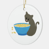 青い食器の横の可愛い猫 セラミックオーナメント (左)