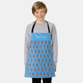 青い魚のパターンの子供の名前 エプロン (着用した状態)