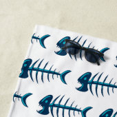青い魚の骨のパターンパーソナライズされた ビーチタオル (インサイチュ)