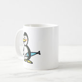 青い魚を持つかわいいペンギン コーヒーマグカップ (正面左)