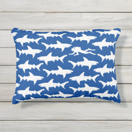 青い鮫および白いおもしろいの学校のダイバー アウトドアクッション
