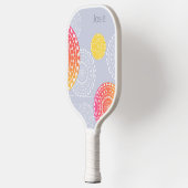 青い鮮やか名前にピンク色の黄色のランダムな曼荼羅 ピックルボールラケット (左)