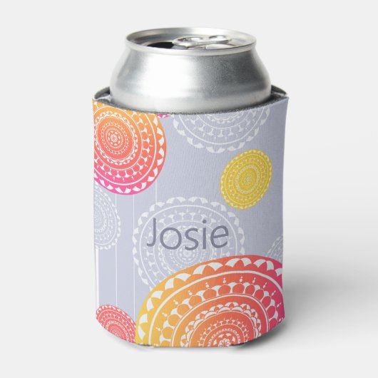 青い鮮やか名前にピンク色の黄色のランダムな曼荼羅 缶クーラー (缶正面)