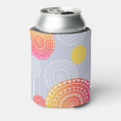 青い鮮やか名前にピンク色の黄色のランダムな曼荼羅 缶クーラー (缶裏面)