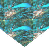 青い鮮やか孔雀が尾を扇いで入る ショートテーブルランナー (コーナー)