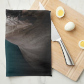 青い黒のグラデーションの背景を持つ可愛いボクサー犬 キッチンタオル (四つ折り)