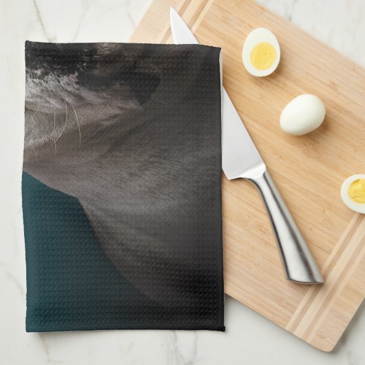 青い黒のグラデーションの背景を持つ可愛いボクサー犬 キッチンタオル (四つ折り)