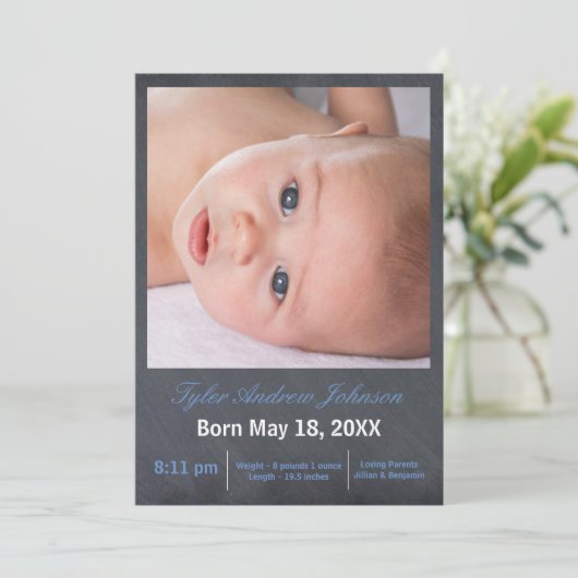 青い黒板の写真-誕生の発表 案内状 (スタンド正面)