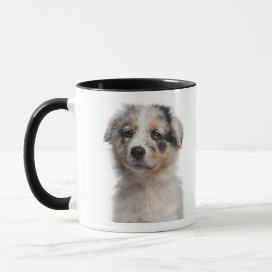 青いMerleのオーストラリアの羊飼いの子犬のクローズアップ マグカップ (左)