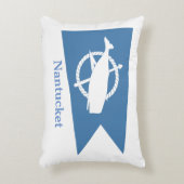 青いNantucketのクジラの旗の枕 アクセントクッション (正面(垂直))