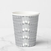 青いSの下の雪に覆われた澄ん山脈 紙コップ (右)