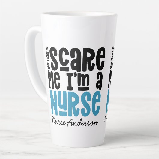 青おもしろいナース感謝していタイポグラフィモダンガーリー カフェラテマグ (左アングル)