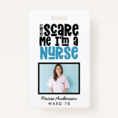 青おもしろいナース感謝していタイポグラフィモダンガーリー バッジ (裏面)