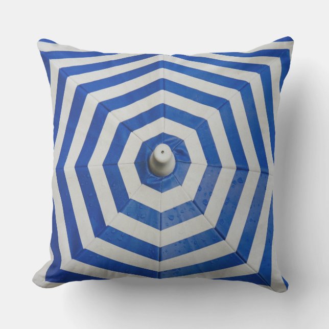 青および白いジグザグパターン アウトドアクッション (正面)