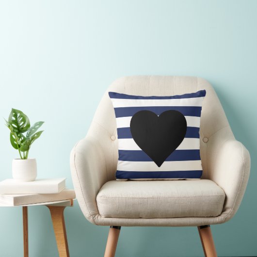 青および白くストライプので黒いハートの装飾用クッション クッション (椅子)