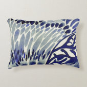 青および白の抽象的な水彩画のアクセントの枕 アクセントクッション (正面)