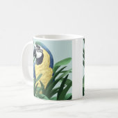 青および金ゴールドのコンゴウインコのマグ コーヒーマグカップ (正面左)